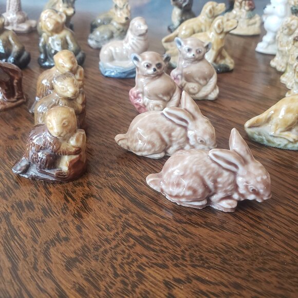 Lot of 47 Wade Whimsies Red Rose Tea Figurines - Picture 4 of 12
